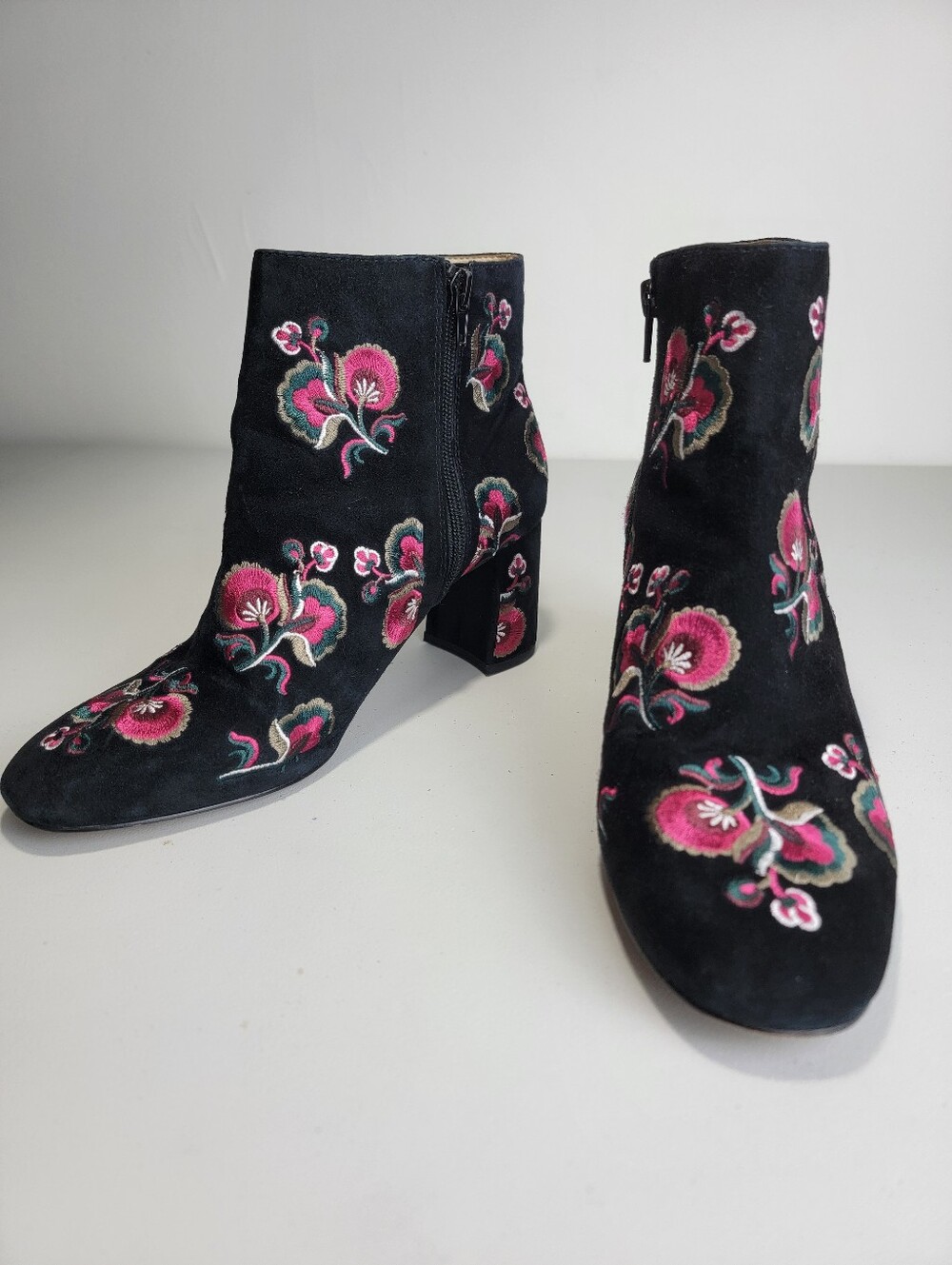 Ann Taylor Tatiana Black Suede Folk Floral Embroidered Ankle Boots Size 8.5 M